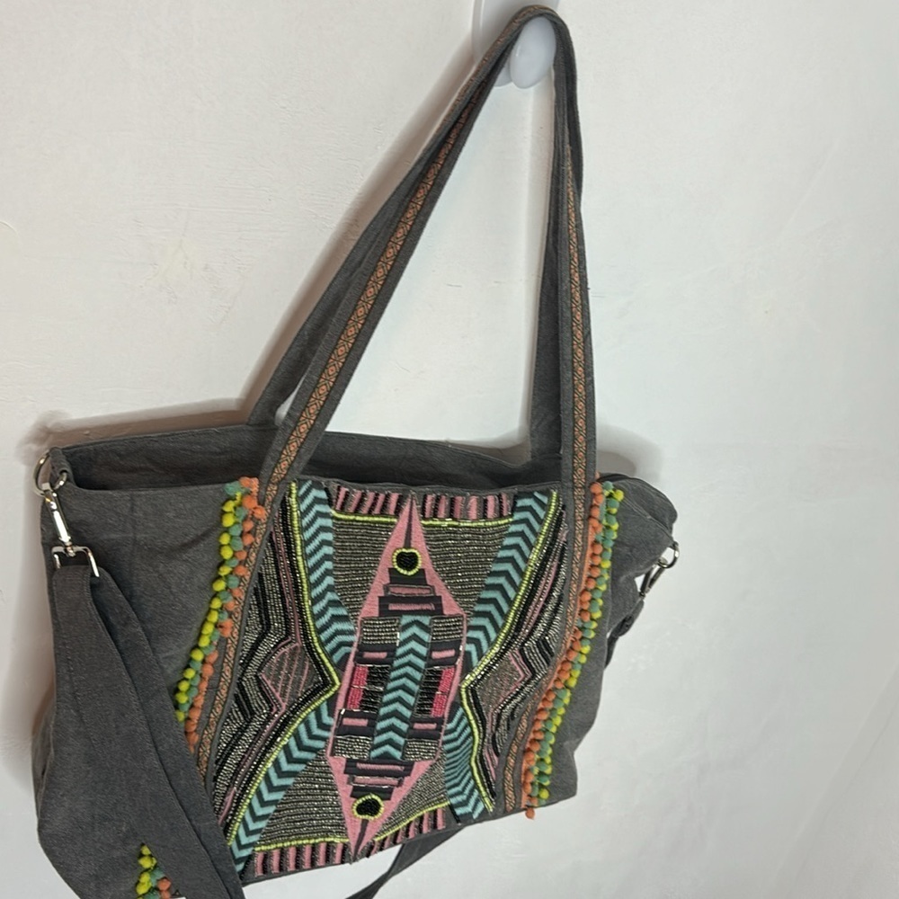 America & Beyond Gray Embroidered Overnight Bag TOT5513B - Picture 4 of 14